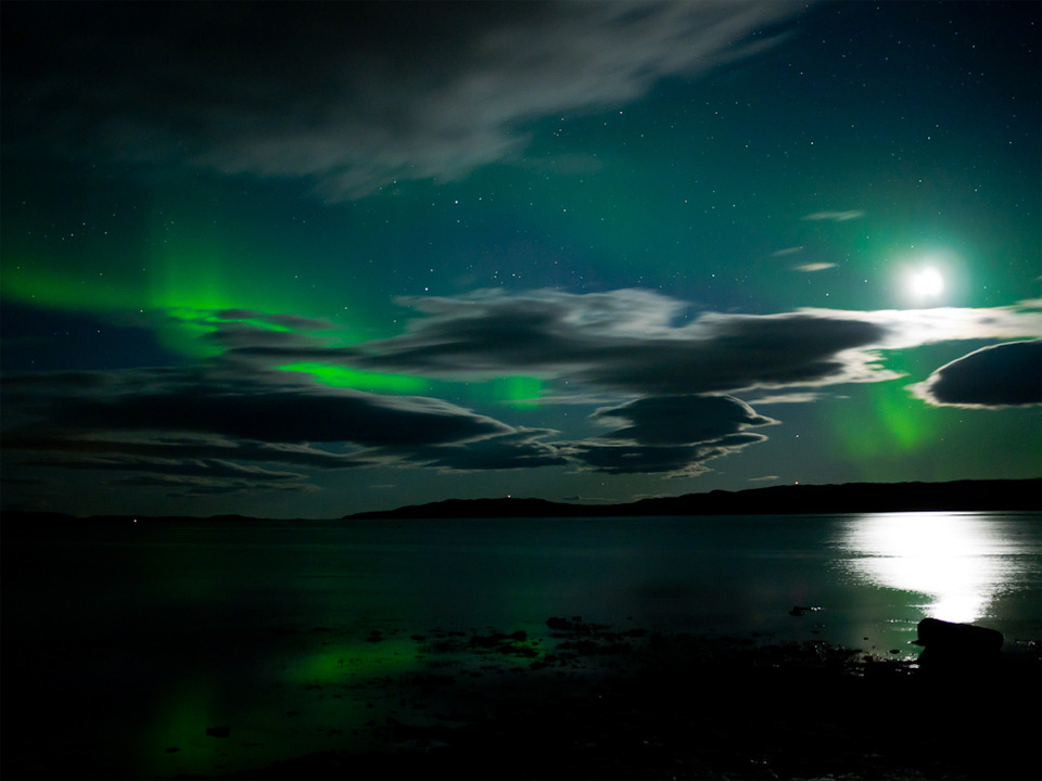 aurora borealis and moon reflection