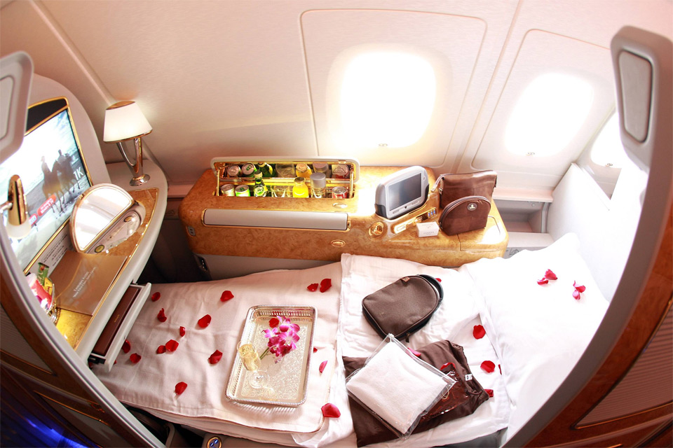 first class seat in emirates airbus