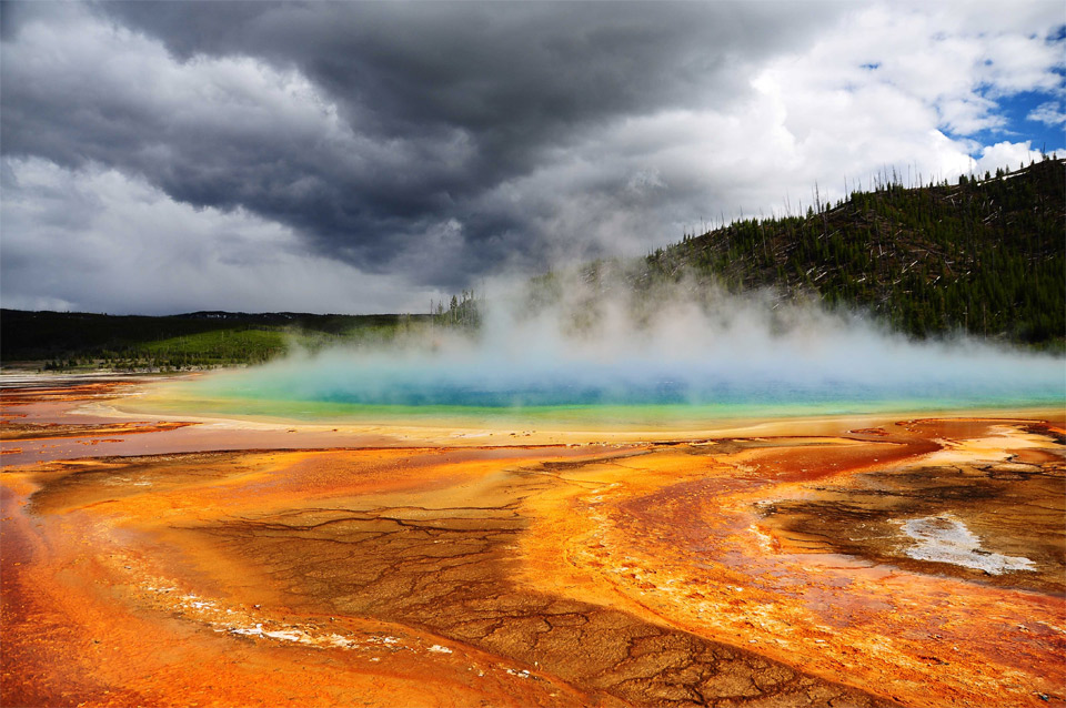grand prismatic spring, yellowstone national park