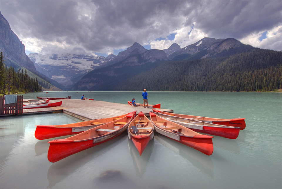 red canoes at banff national park