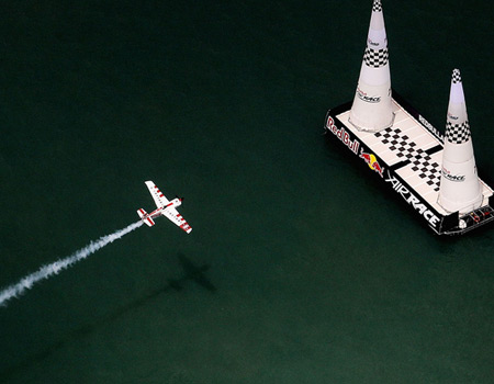 air race over detroit river