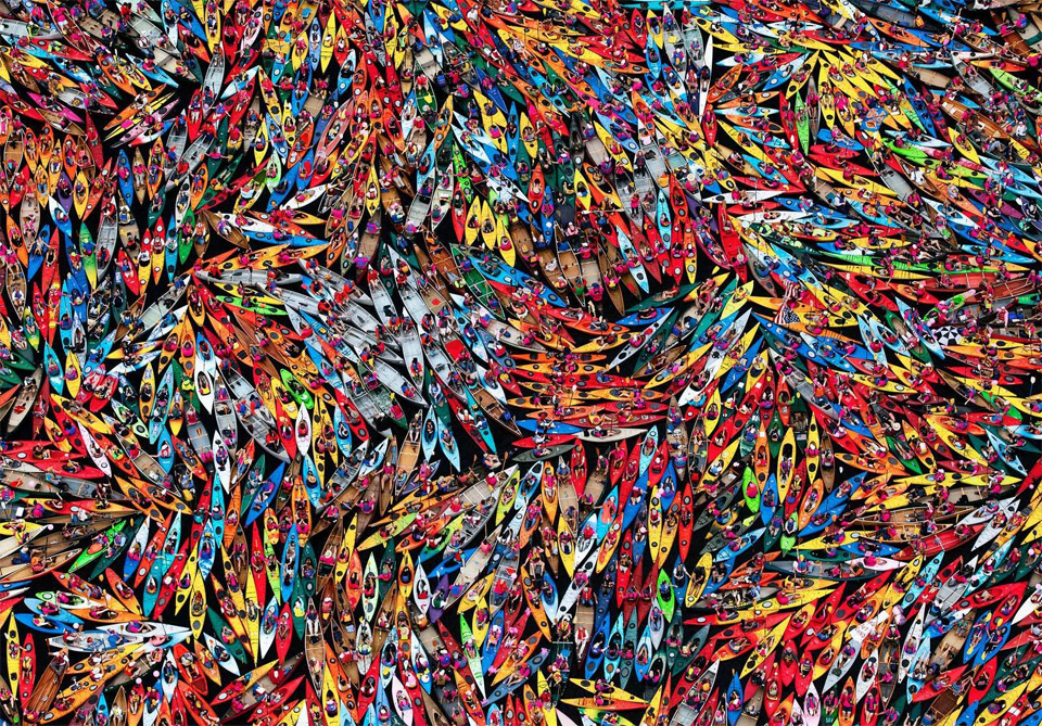 2000 canoes from above