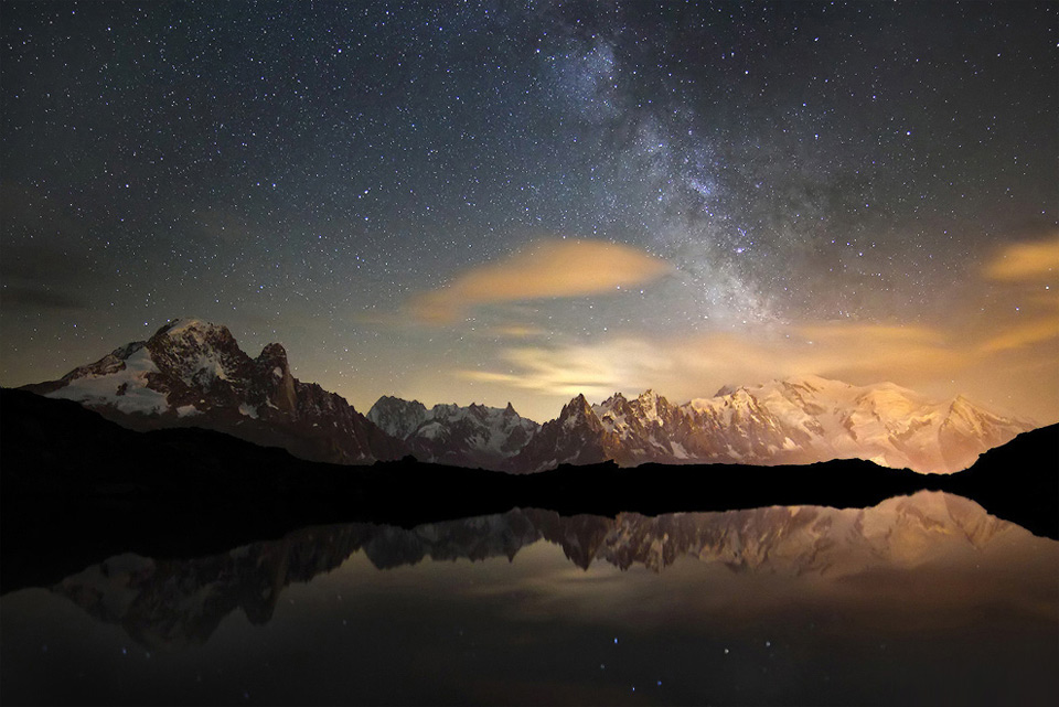 milky way rising over the mountains