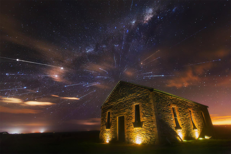 meteor shower and milky way