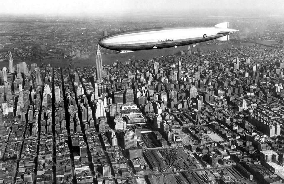 zeppelin above new york midtown, 1931