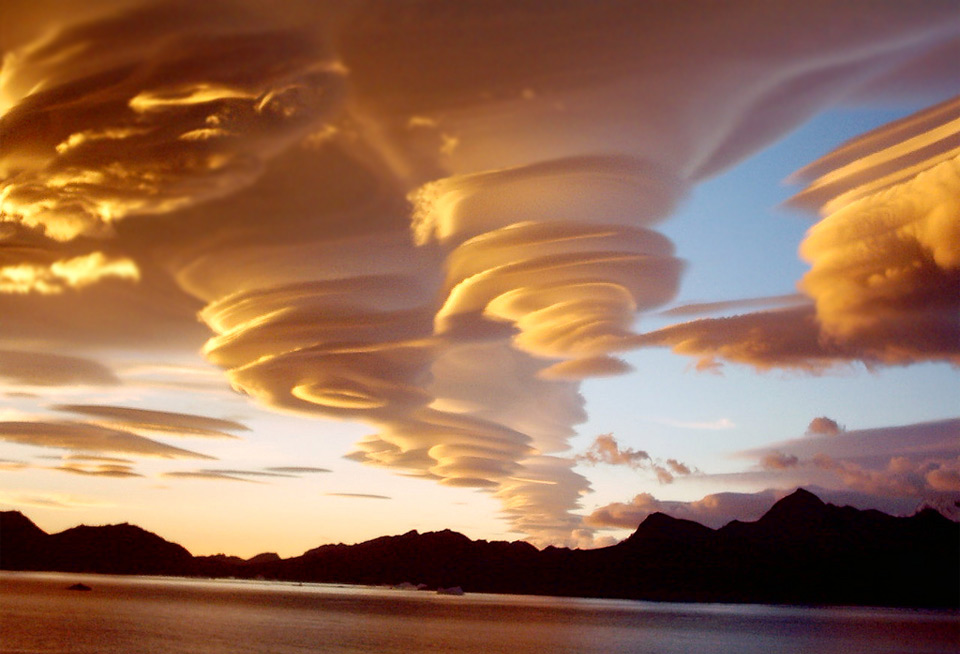 lenticular clouds over hawaii