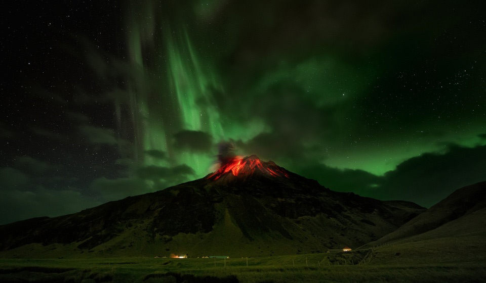 eyjafjallajokull volcano under aurora borealis, iceland