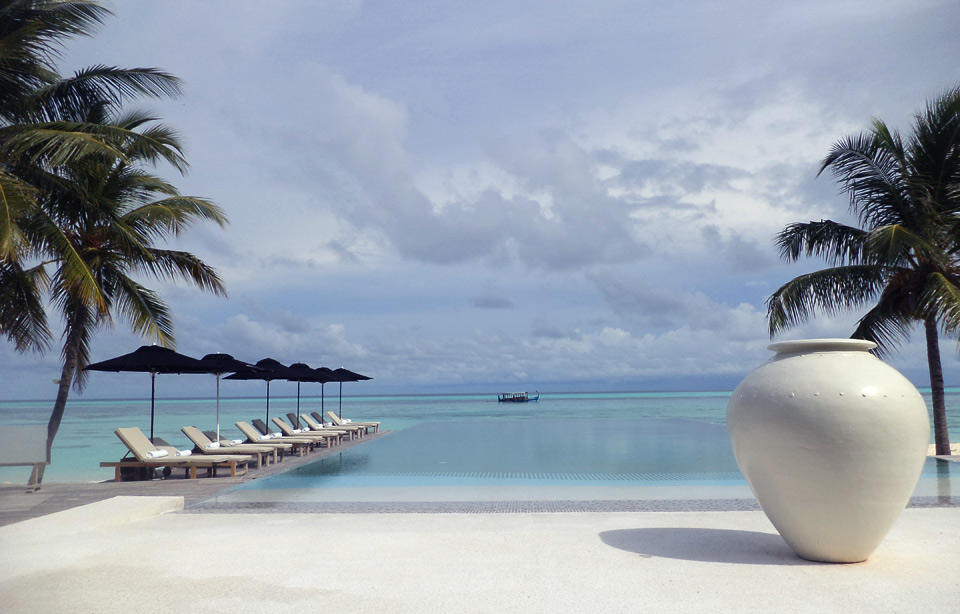 senses pool at lux maldives resort
