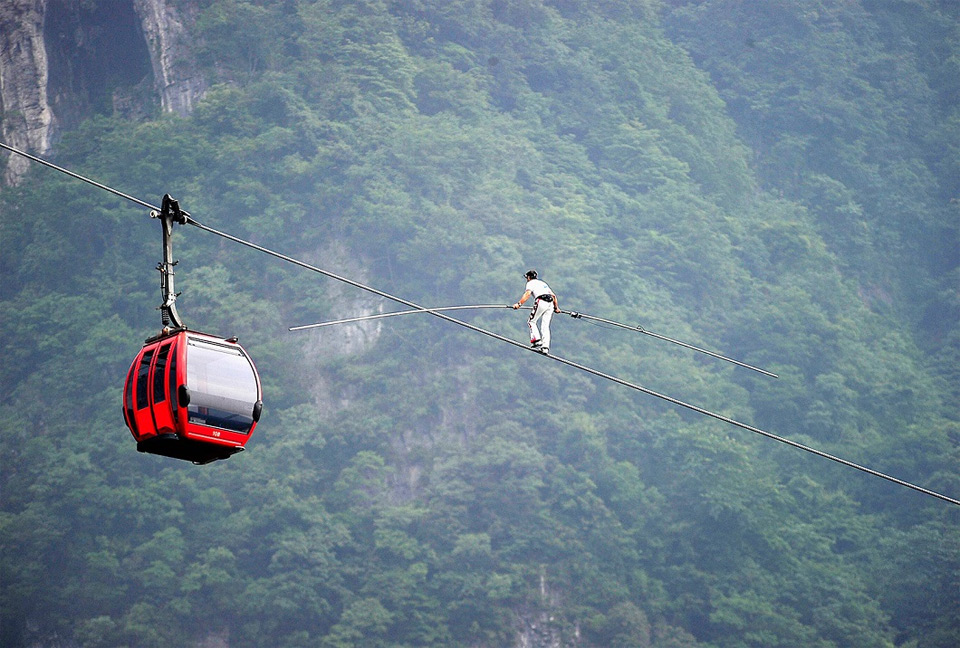 walking on cable car wire, china