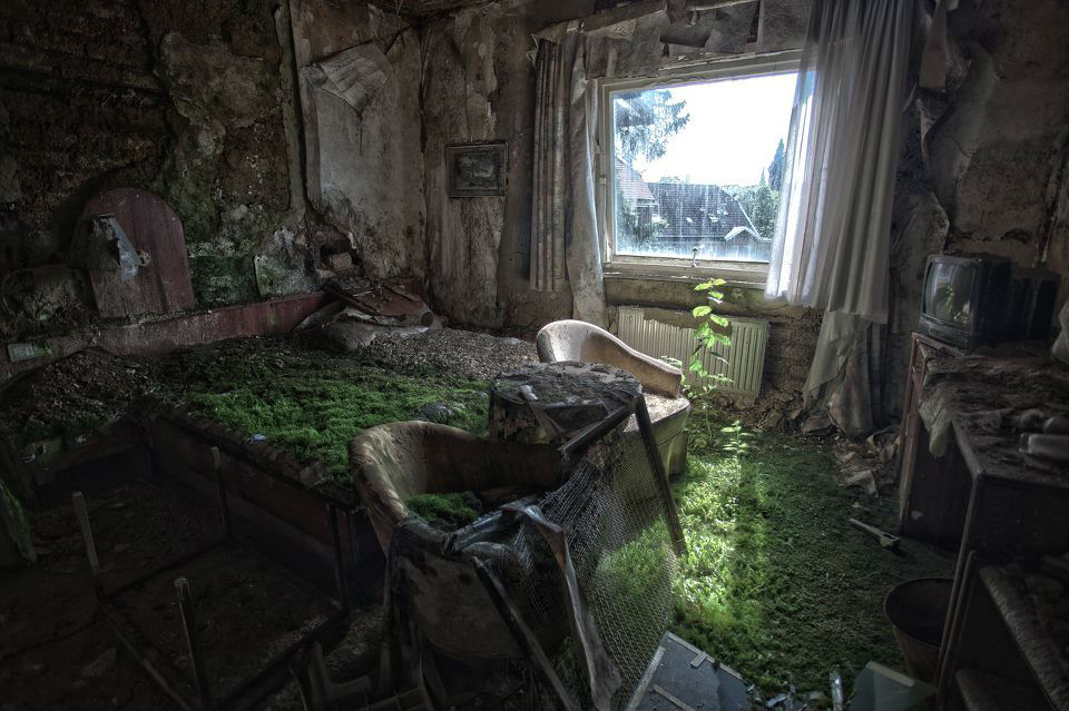 Abandoned Hotel Room, Columbia