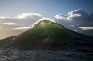Amazing Photos Of Waves That Look Like A Mountains