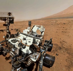 curiosity rover takes a selfie at planet mars