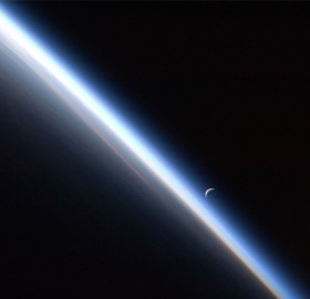 crescent moon earths atmosphere