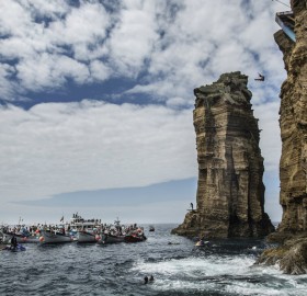 cliff diving, portugal