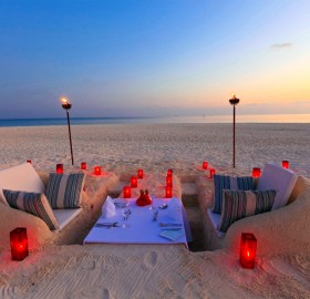 romantic beach dining
