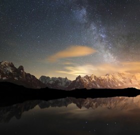 milky way rising over the mountains