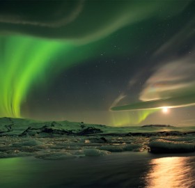 stunning northern lights in iceland