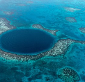 the great blue hole in belize