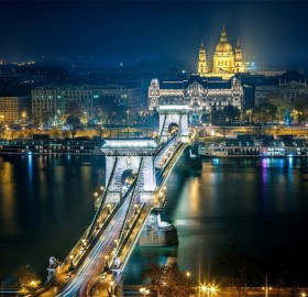 chain bridge at night, budapest