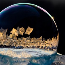 Ice Crystals Form on Frozen Bubbles