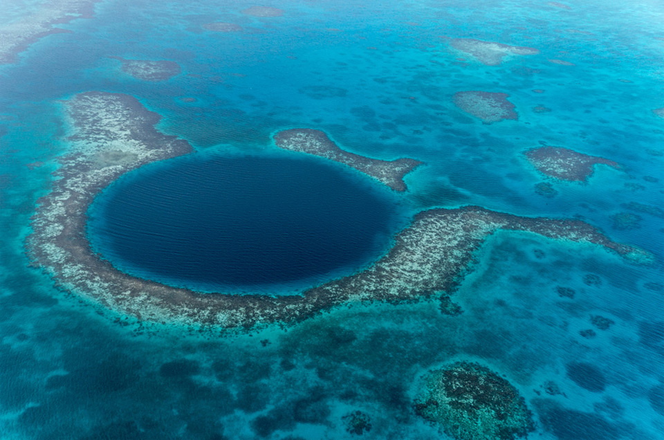 the great blue hole in belize photo | One Big Photo