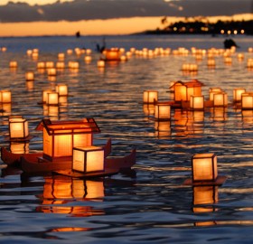 floating lantern ceremony, hawaii