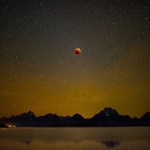 blood moon over jackon lake