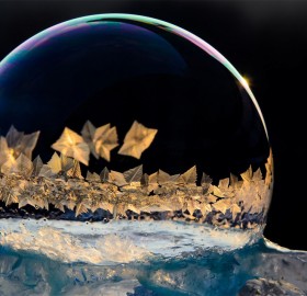 Ice Crystals Form on Frozen Bubbles