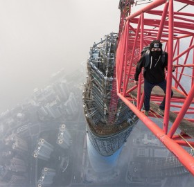 Fearless Climbing Shanghai Tower